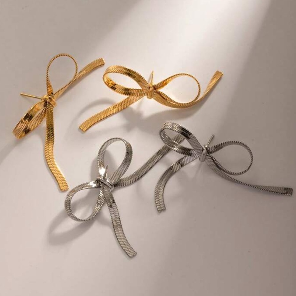 18k Gold Plated Stainless Steel Snake Chain Bow Stud Earrings in Silver and Gold